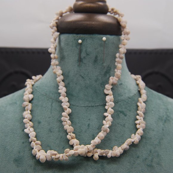 Set of 2 Seashell Necklaces - Ready for that Cruise or Beach or Swimming Pool? - Picture 3 of 5